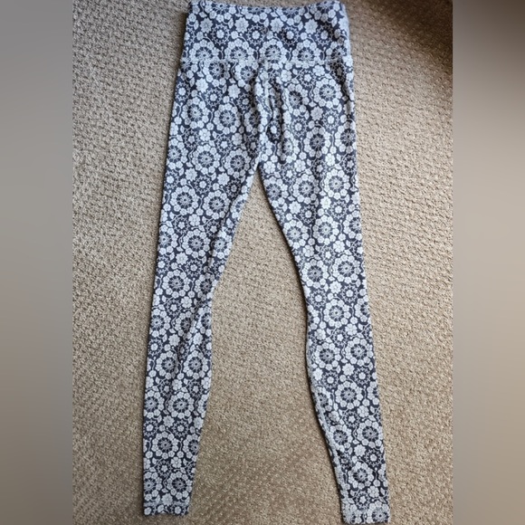 Lululemon 🔥Wunder Under Twiggy Nimbus Floral Leggings EUC size 2 full length - Picture 5 of 10